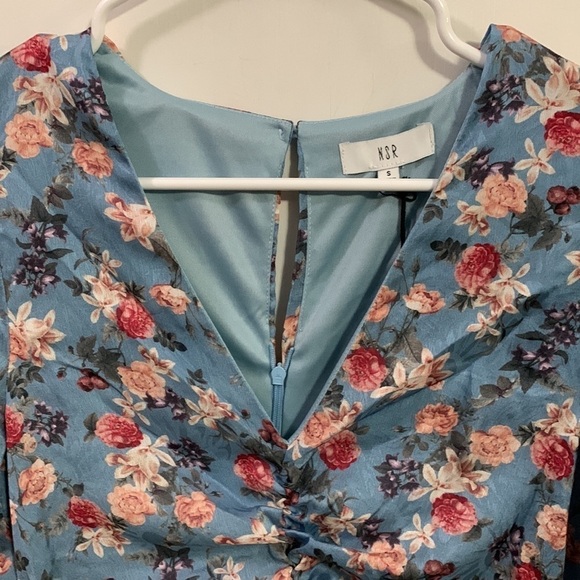 NSR (Napean Sea Road) blue floral dress Ruched in middle slit in front Sz Small - Picture 2 of 8